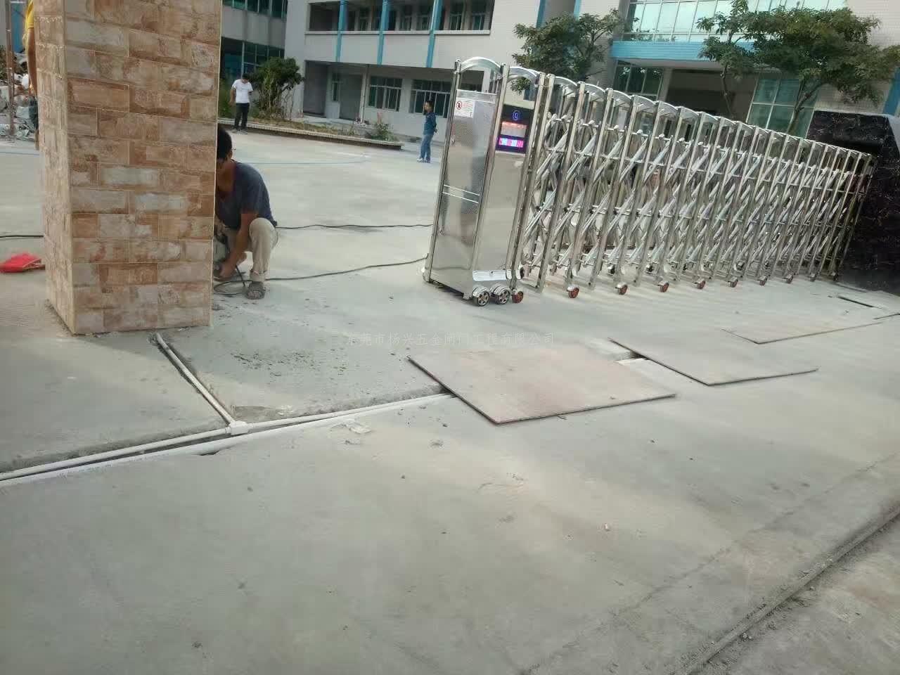 南城天鹰型电动伸缩门...