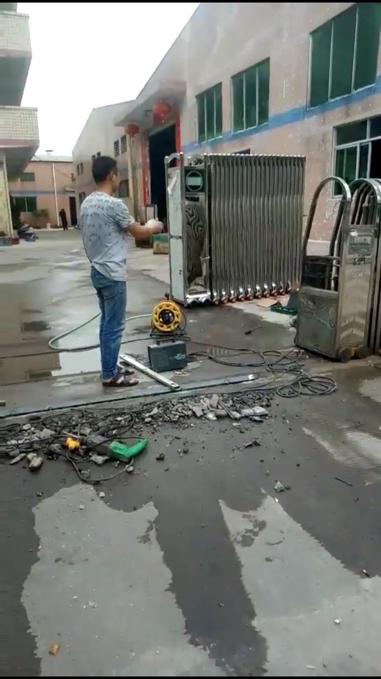 大朗电动伸缩门安装现...